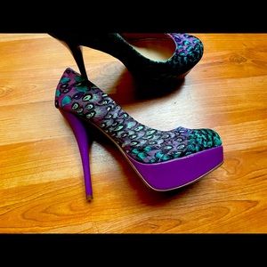 Shoedazzle size 8.5 I don’t go anywhere that calls for these heels anymore 🤣